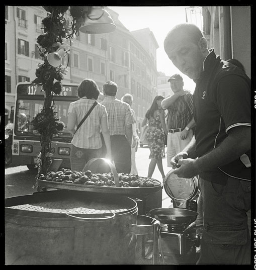 prodava katan na (coster of spanish chesnuts on)  Piazza di Spagna